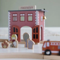 Little Dutch Houten Speelset - Brandweerkazerne -Little Thingz little dutch little dutch houten speelset brandwee 2