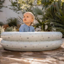 Little Dutch Opblaasbaar Zwembad Sailors Bay 80 Cm -Little Thingz little dutch little dutch opblaasbaar zwembad sail 2